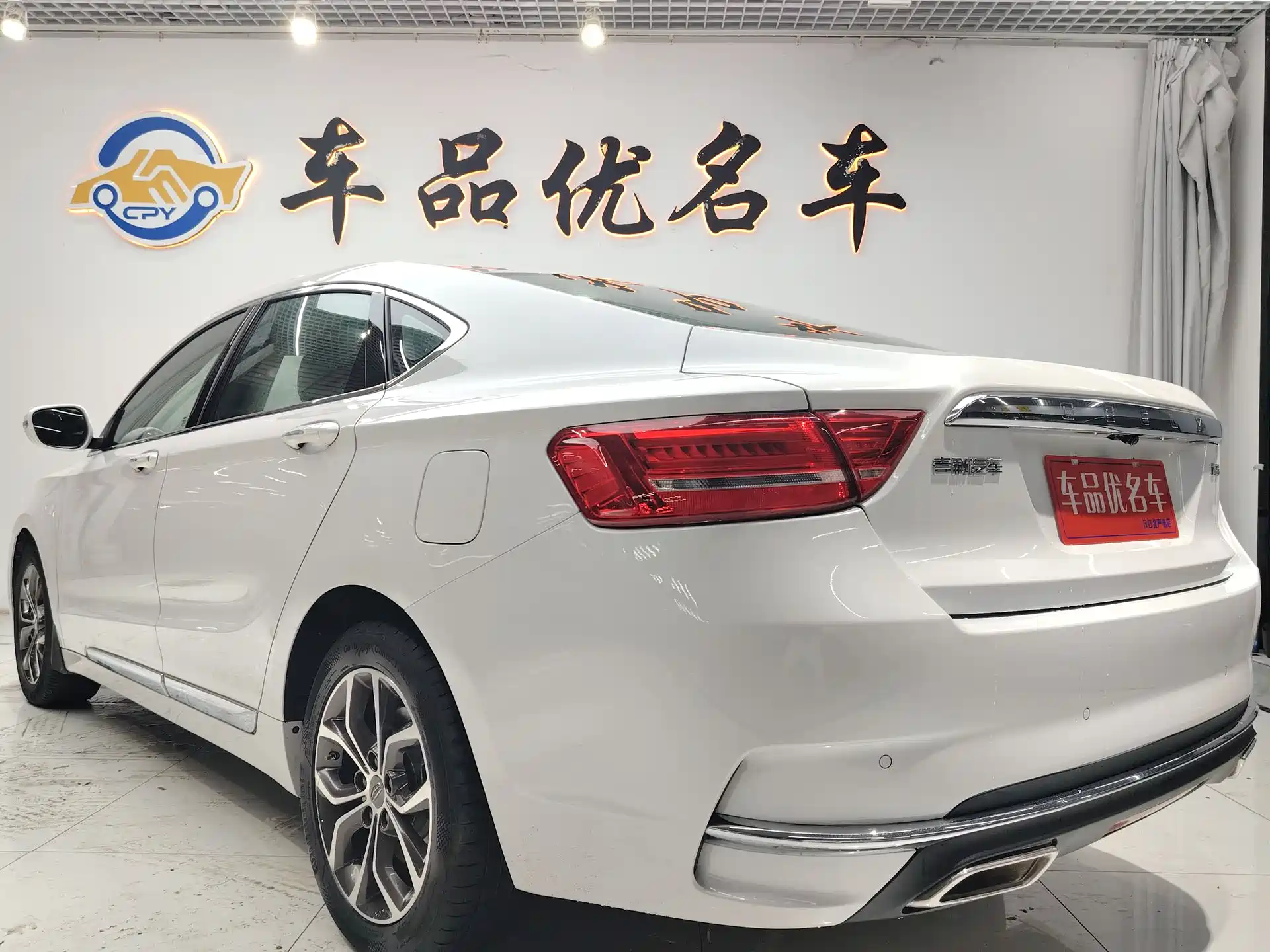 Фото 3 - Geely Borui