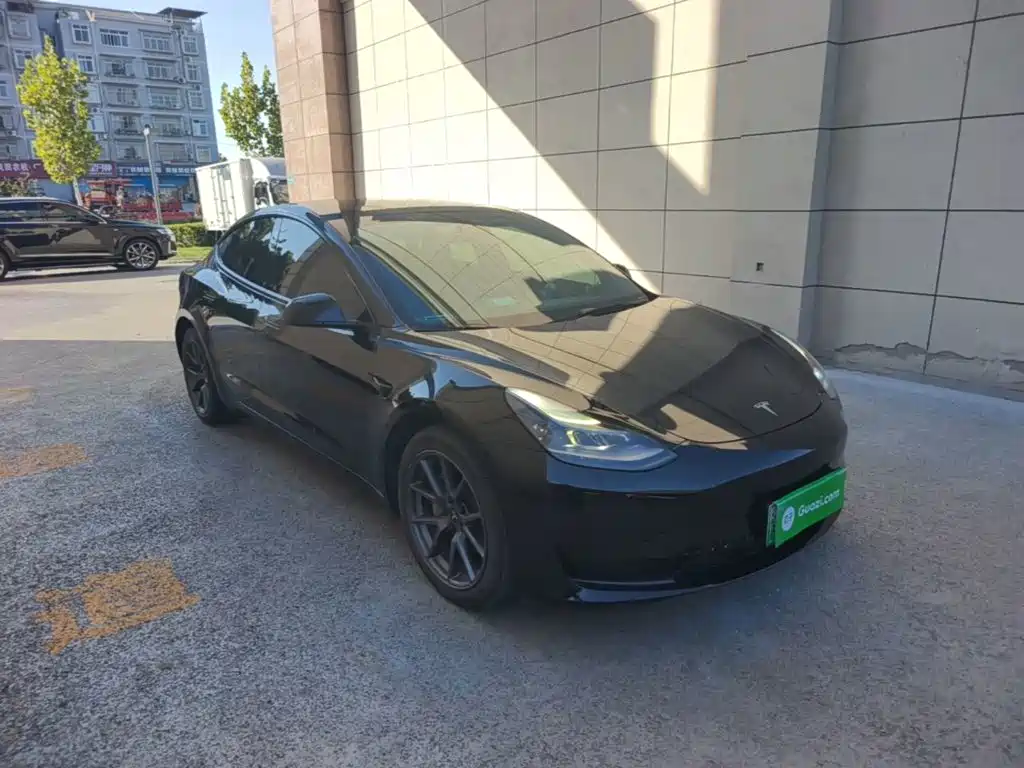 Фото 4 - Tesla Model 3
