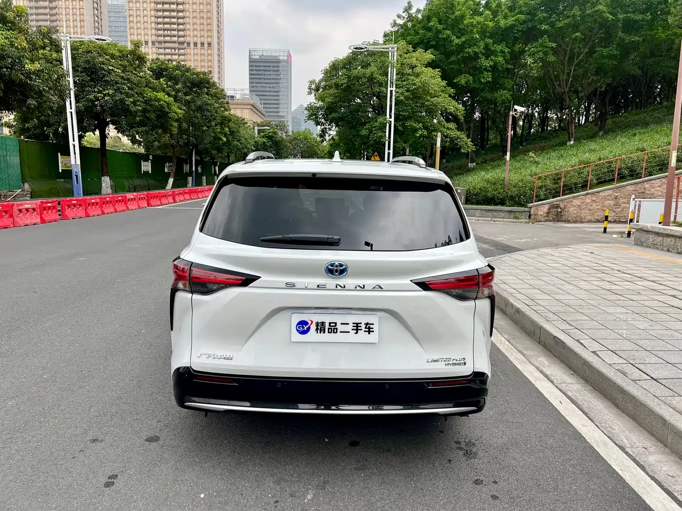 Toyota Sienna 2021 2.5L Hybrid Ultimate Edition фото 26