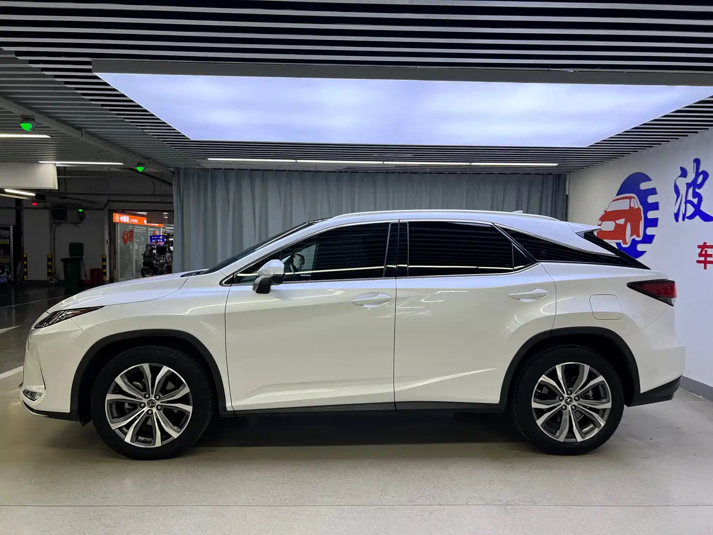 Lexus RX 2020 Facelift 300 AWD Elegance Edition фото 4