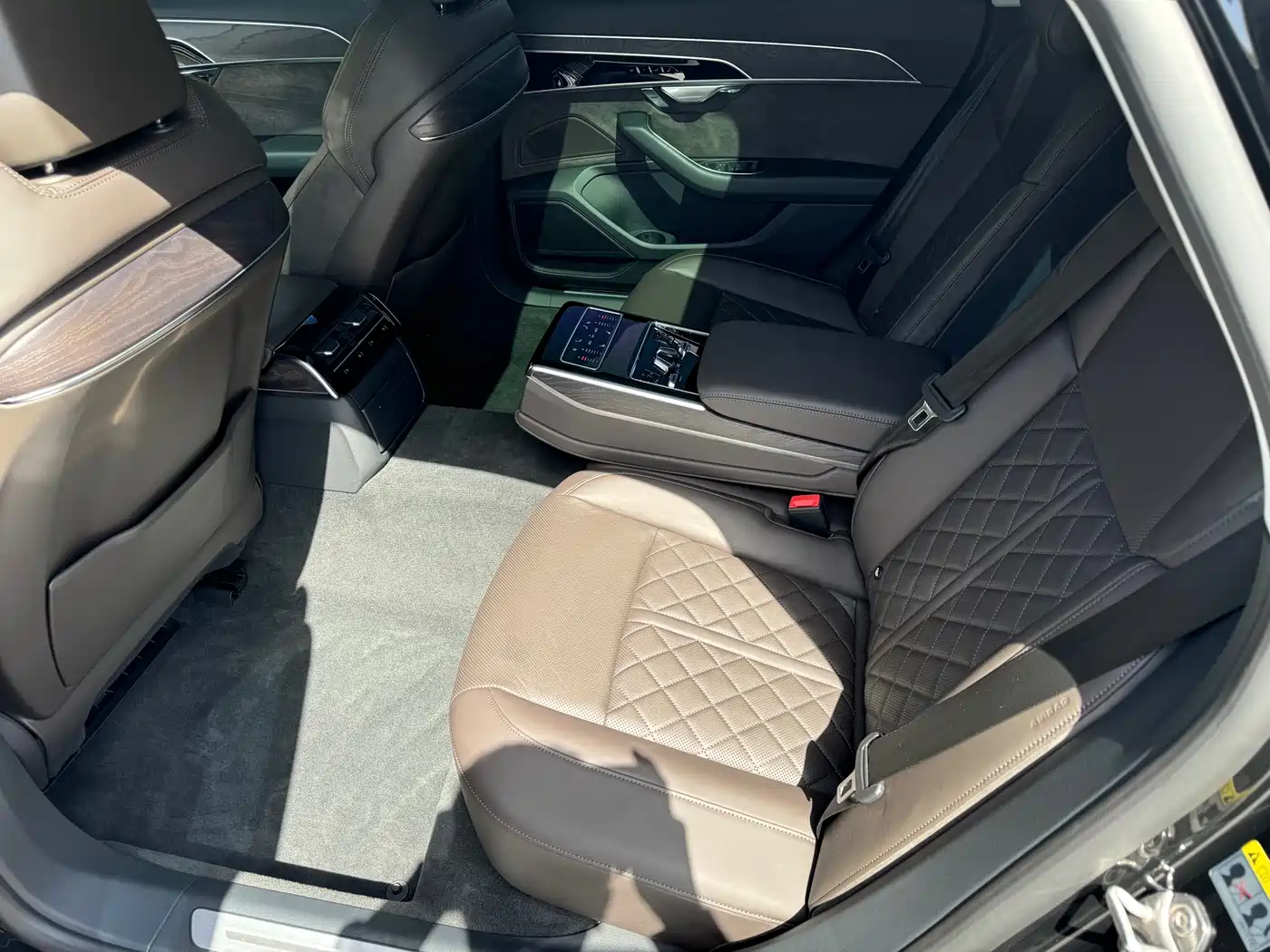 Audi A8 2022 A8L 50 TFSI quattro Comfort Collector's Edition фото 6