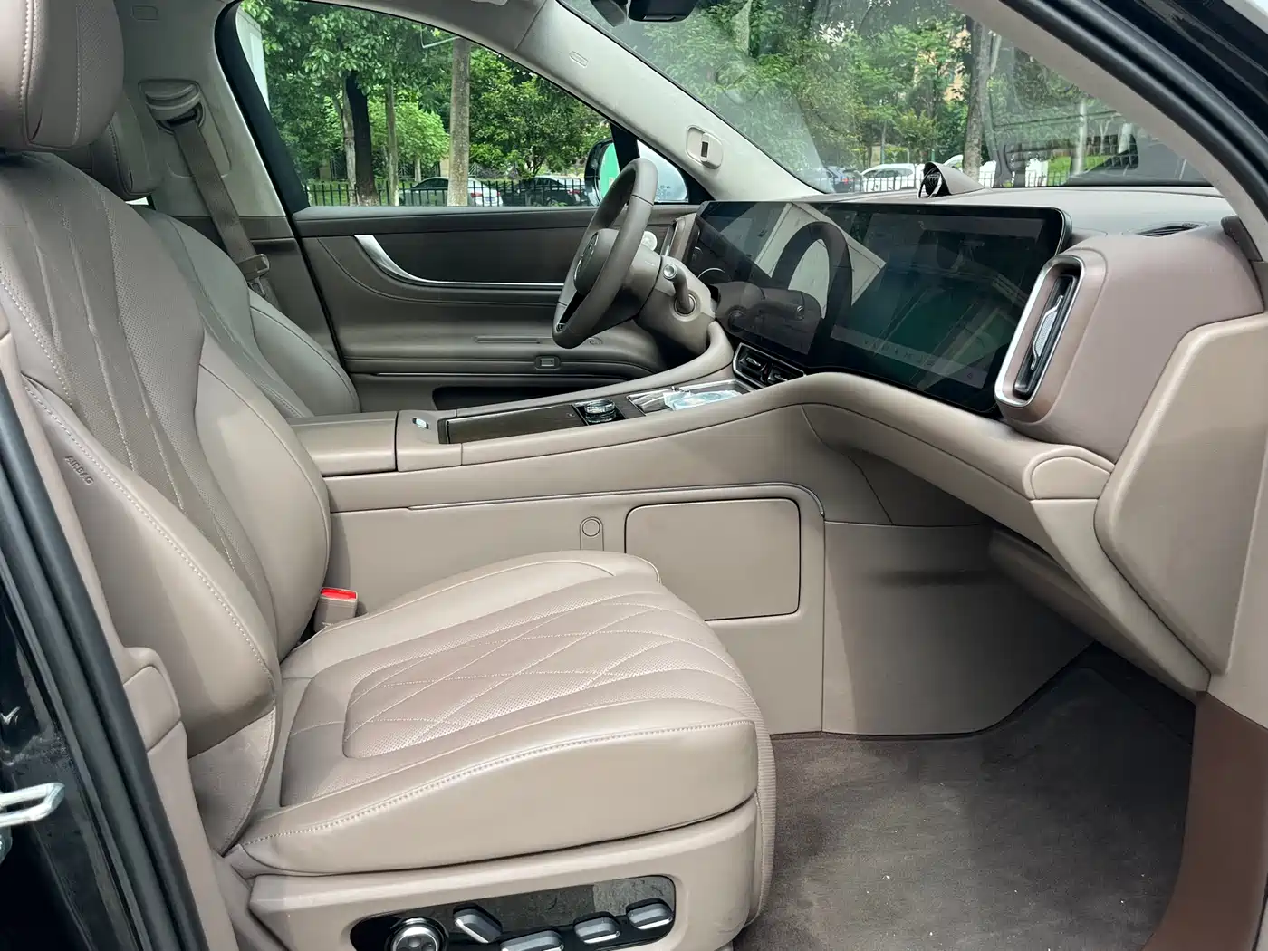 AITO Wenjie AITO M9 2024 Model Extended Range Ultra Edition 52kWh 5-Seater фото 11