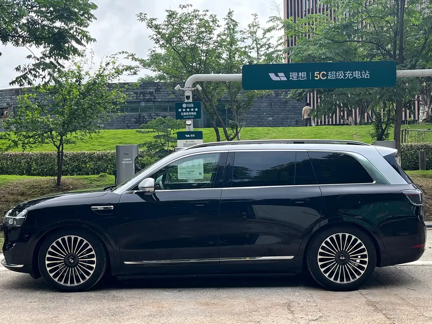 AITO Wenjie AITO M9 2024 Model Extended Range Ultra Edition 52kWh 5-Seater фото 4