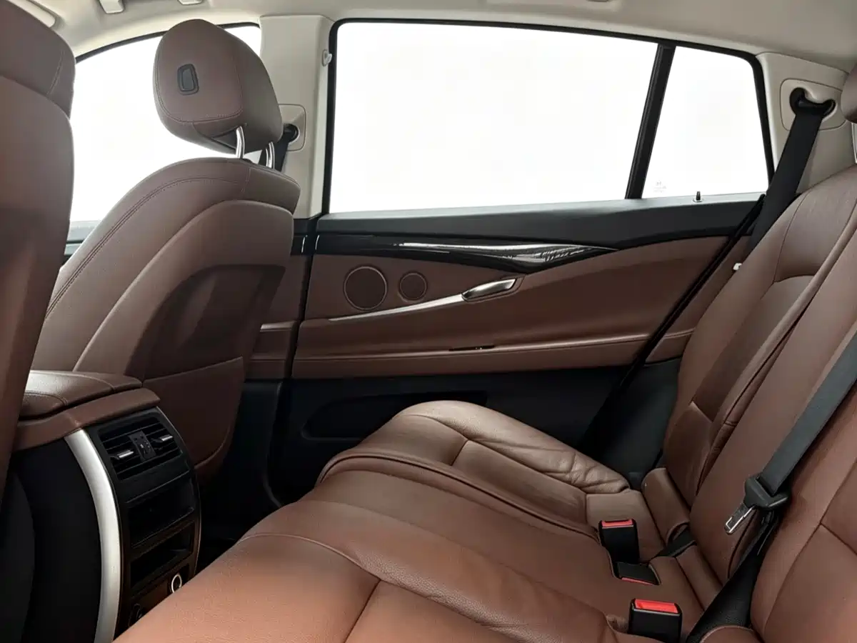 BMW 5 Series GT 2014 528i Leading фото 9