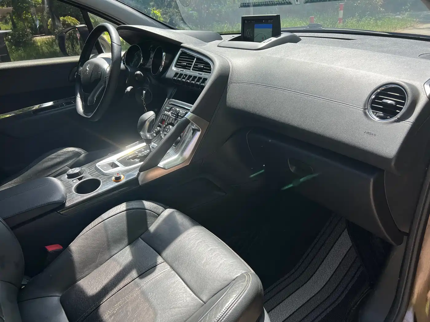 Peugeot 3008 2014 1.6THP Roland Garros Edition фото 16
