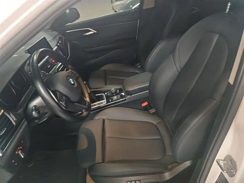 BMW 1 Series 2018 118i Sport Edition фото 15