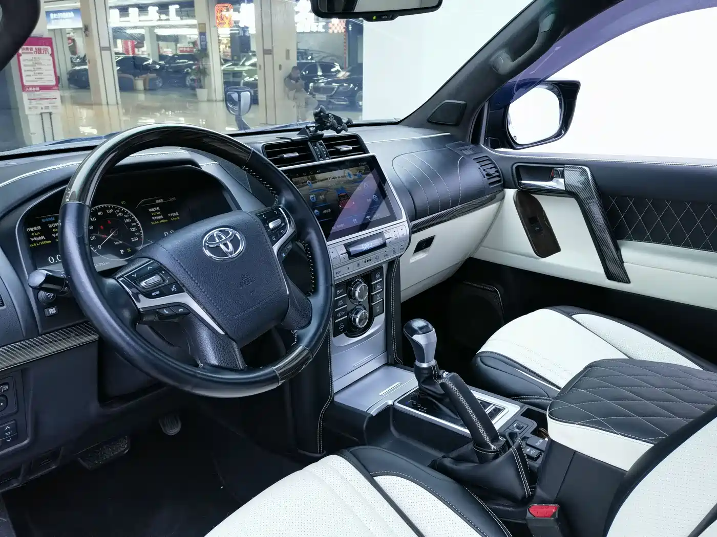 Toyota Prado 2010 4.0L Automatic VX фото 4