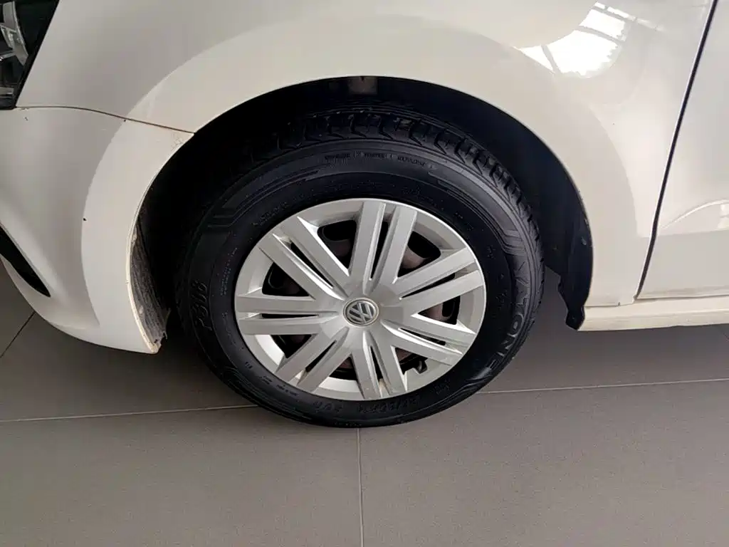 Фото 23 - Volkswagen Polo