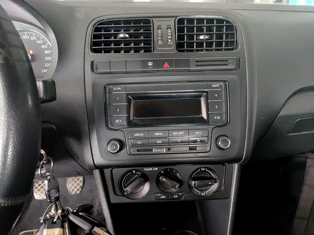 Фото 13 - Volkswagen Polo
