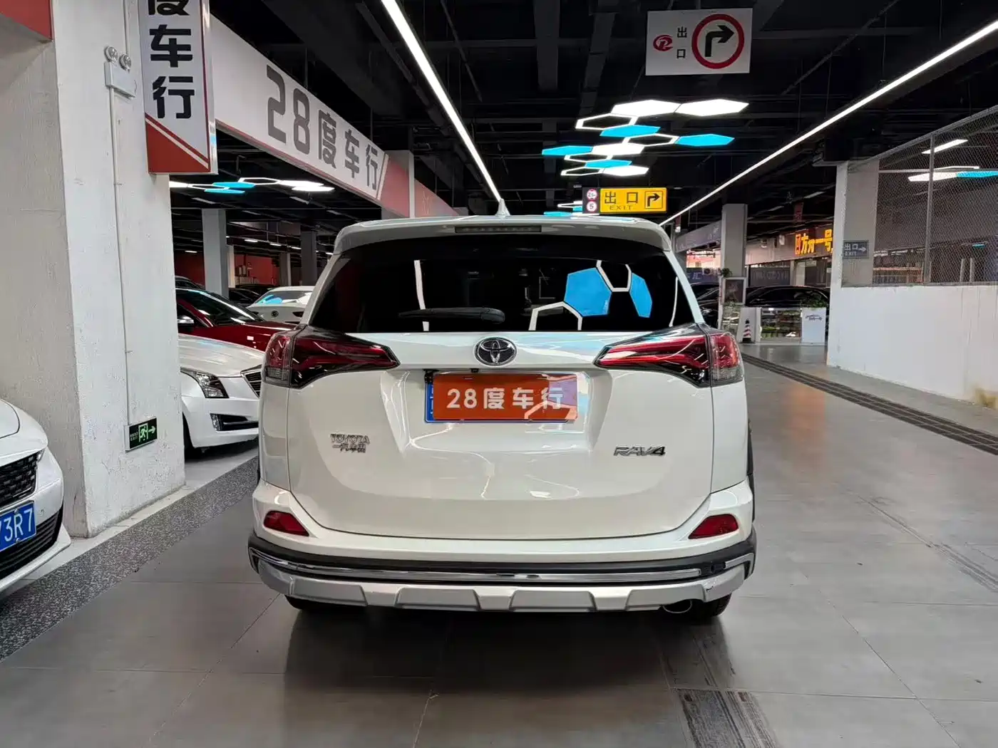 Фото 8 - Toyota RAV4
