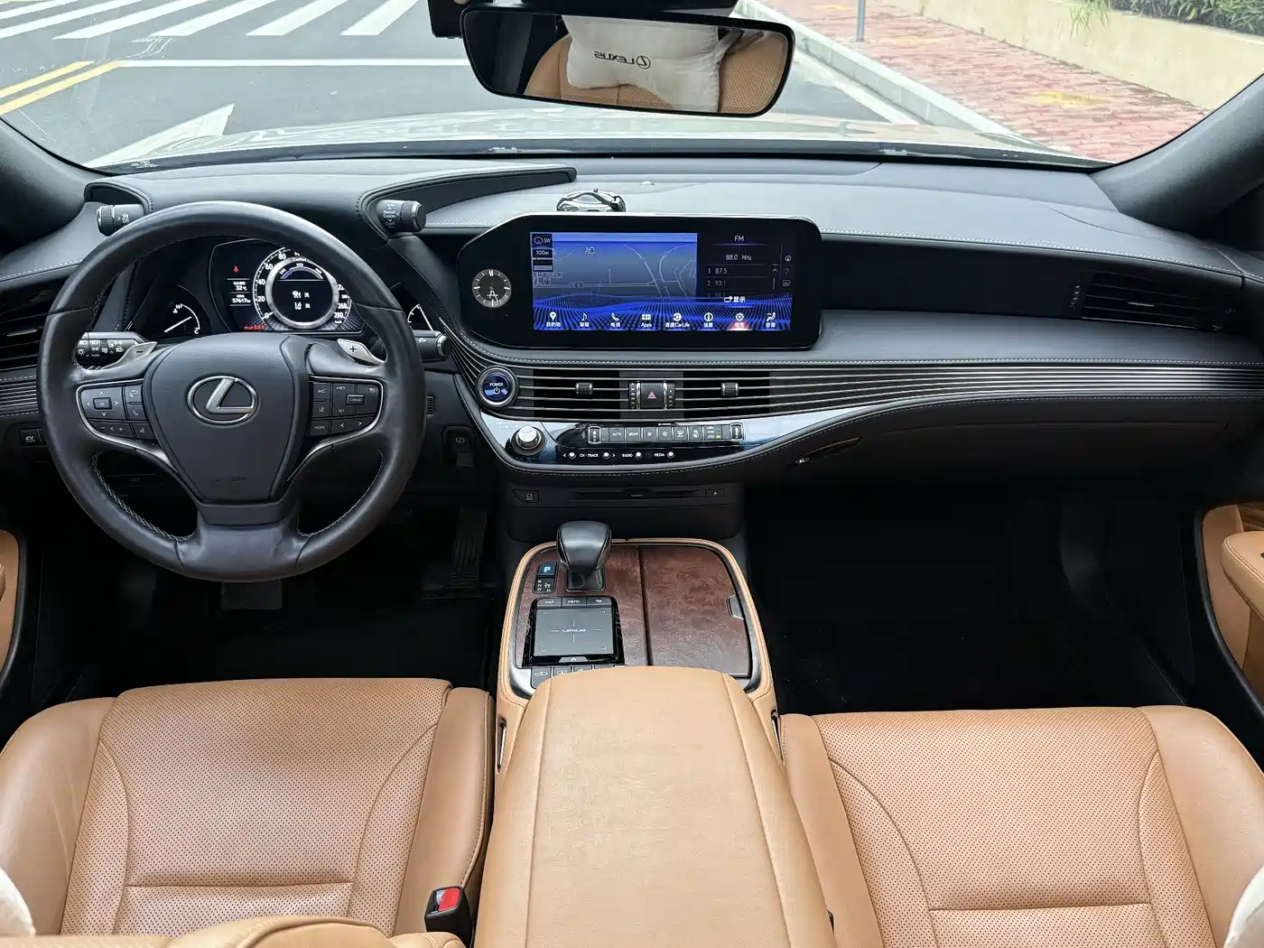 Lexus LS 2021 500h Excellence Edition фото 13