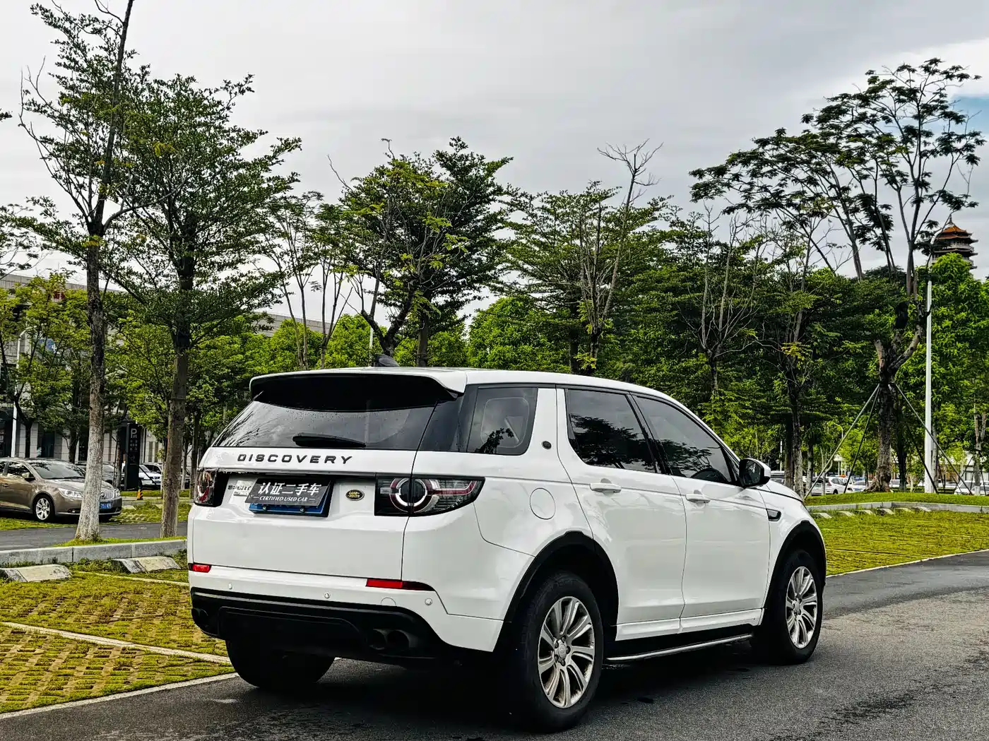 Land Rover Discovery Sport 2018 240PS SE Edition фото 5