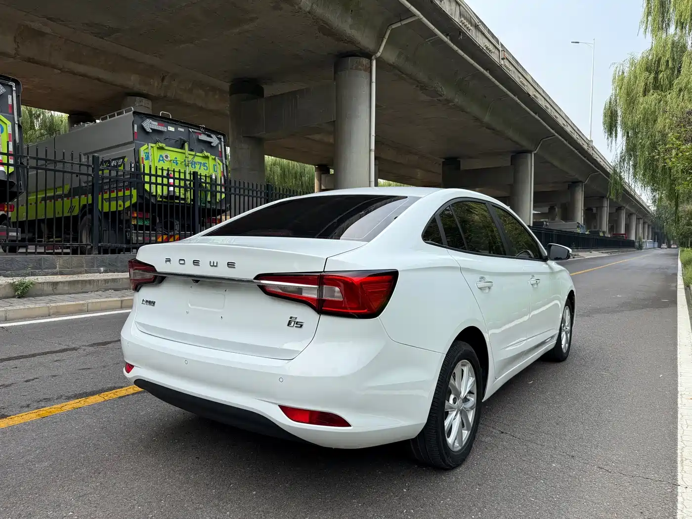 Фото 5 - Roewe i5