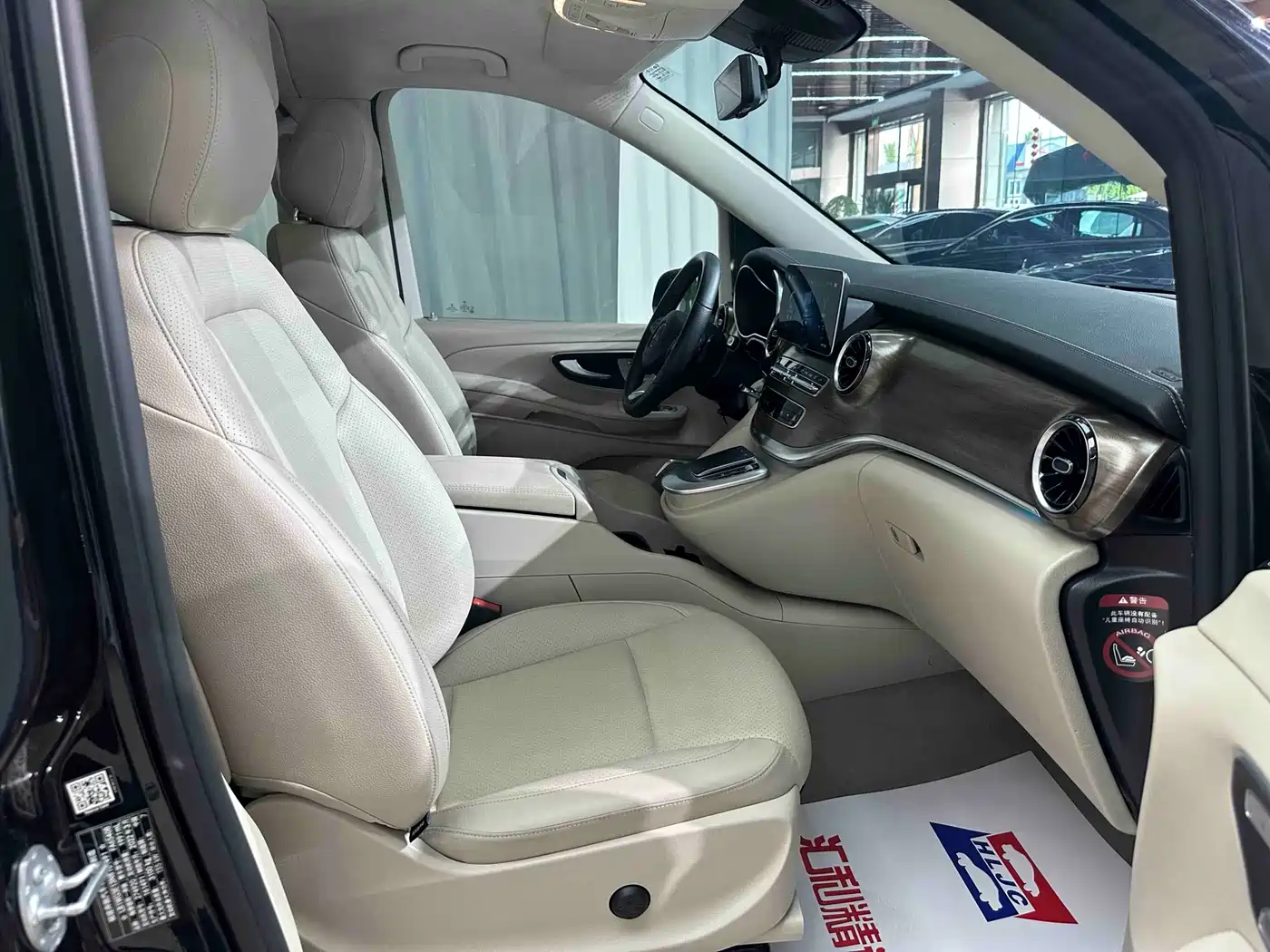 Mercedes-Benz V-Class 2021 V 260 L Long Wheelbase Luxury Edition фото 17