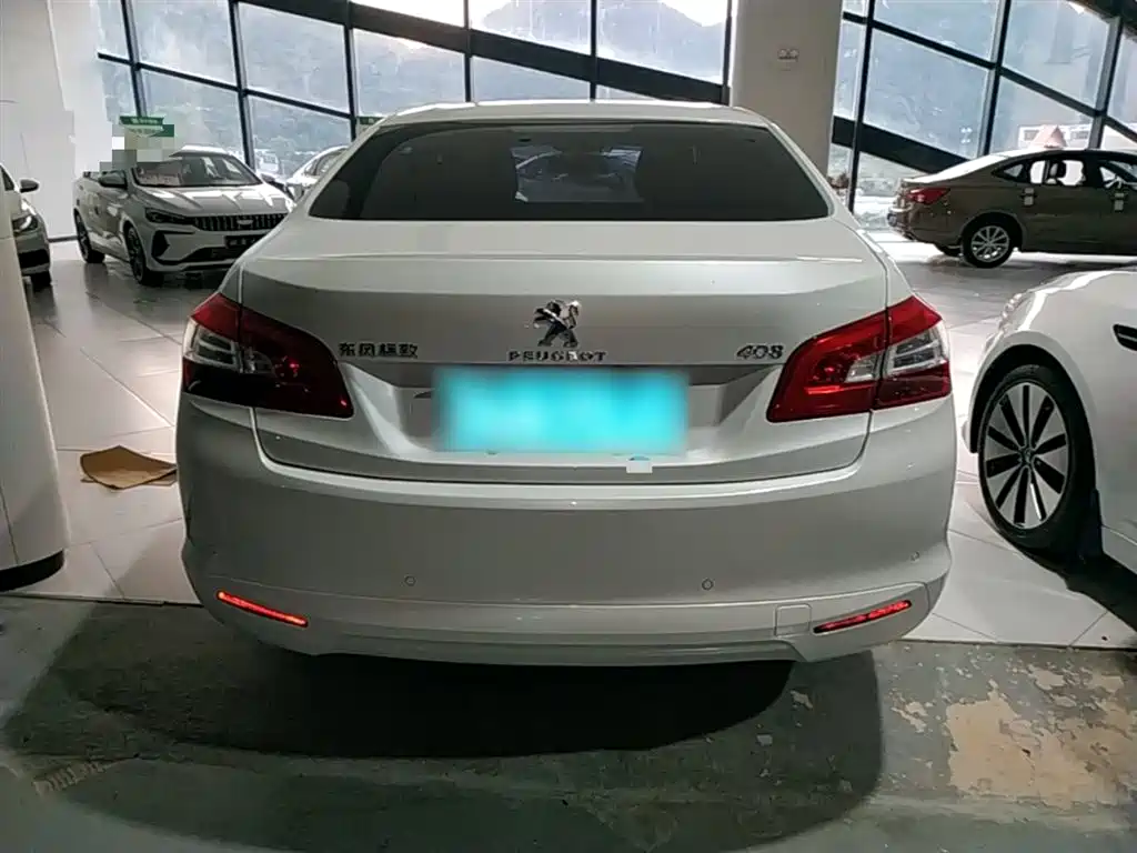 Peugeot 408 2015 Model 1.2T Automatic Luxury Edition фото 6