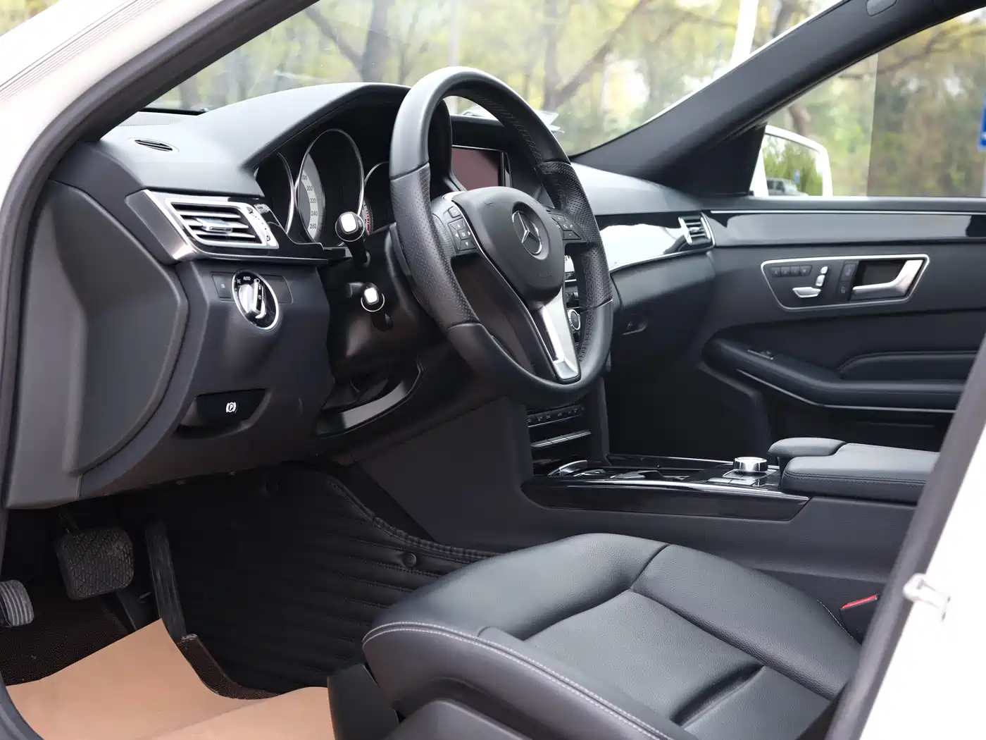 Mercedes-Benz E-Class 2014 Facelift E 260 L Sport фото 10
