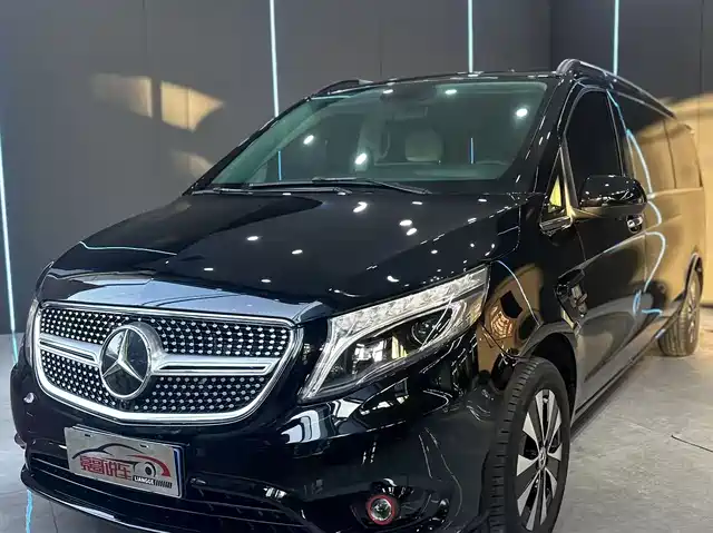 Mercedes-Benz Vito 2023 2.0T Elite 7-Seater