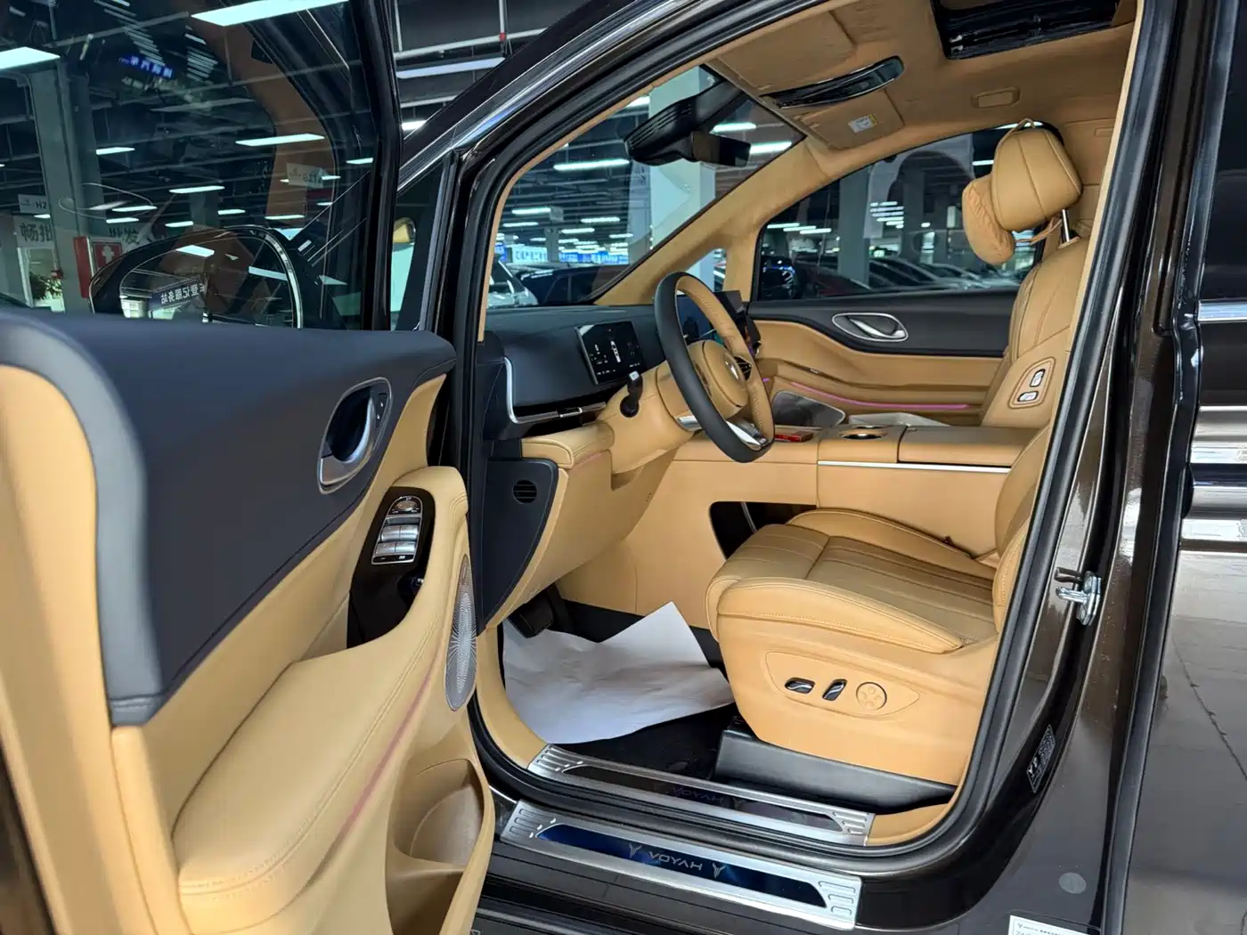 Voyah Auto Voyah Dreamer 2025 PHEV AWD Flagship Kunpeng Edition фото 4