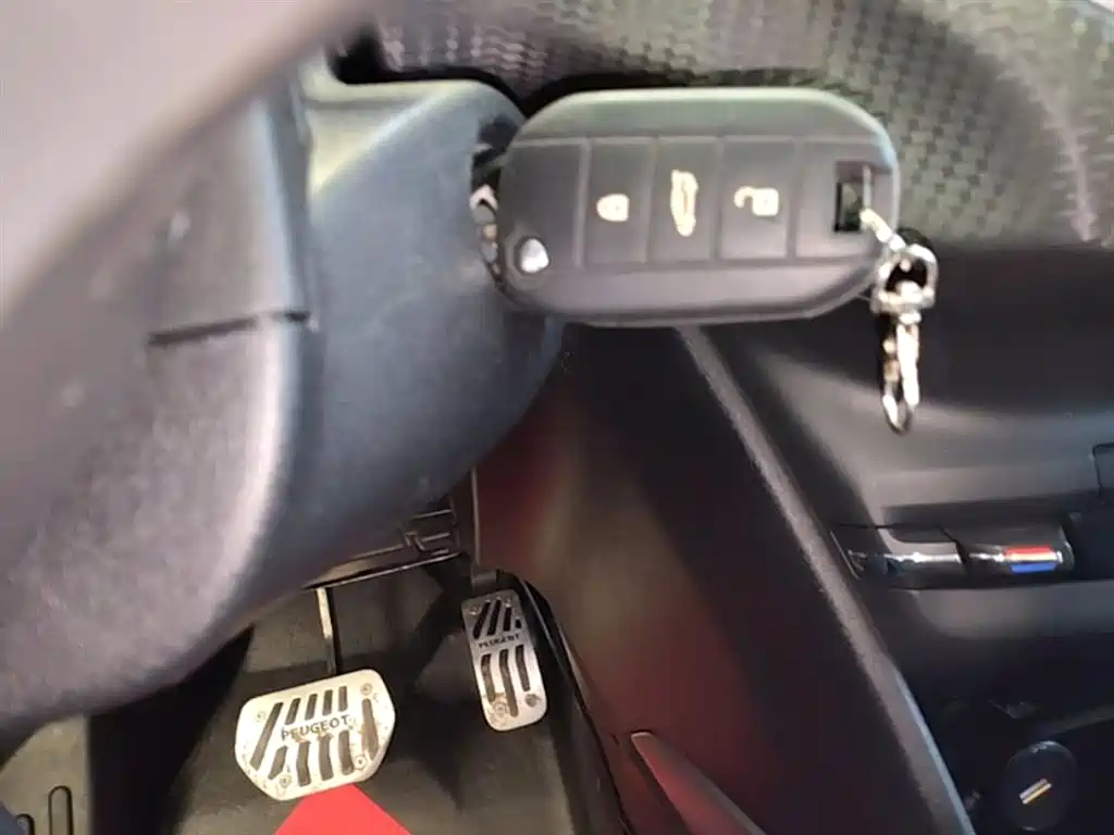 Peugeot 2008 2018 1.6L Automatic Fashion Edition фото 9