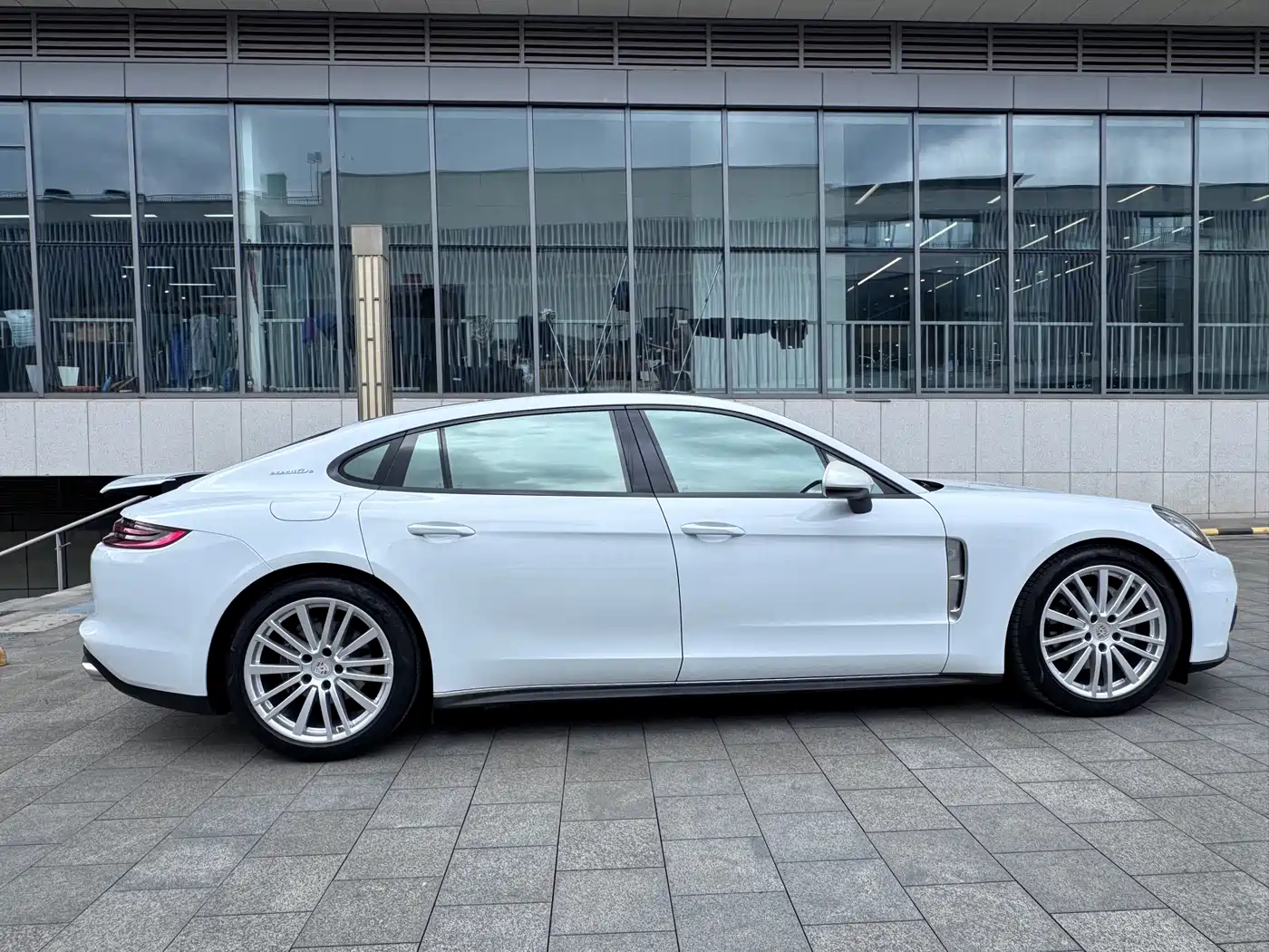 Porsche Panamera 2017 Panamera Executive Long Wheelbase 3.0T фото 6