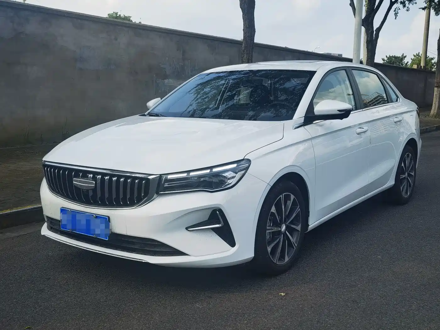 Фото 1 - Geely Emgrand