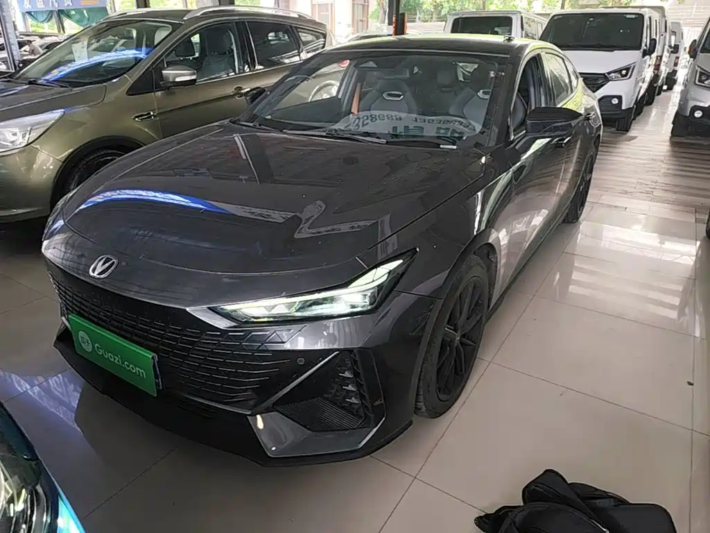 Changan UNI-V 2023 1.5T Luxury Edition
