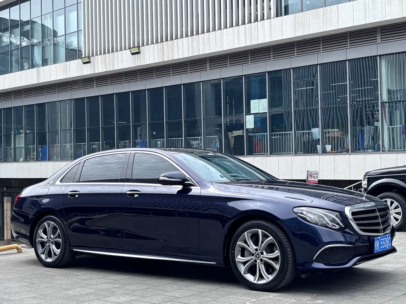 Mercedes-Benz E-Class 2020 E 300 L Luxury Model фото 3