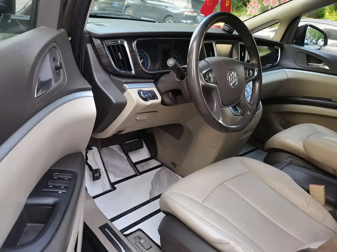 Buick GL8 2013 3.0L XT Luxury Business Flagship Edition фото 27