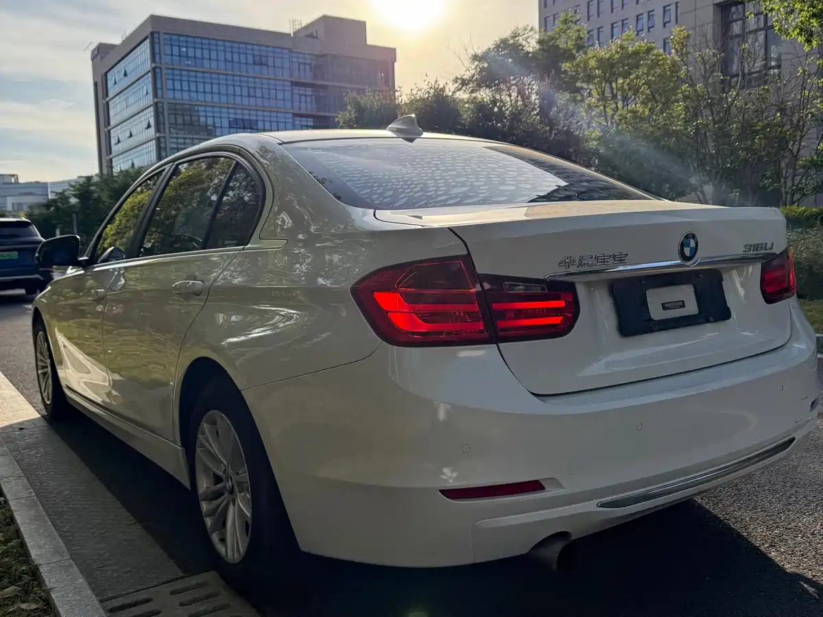 Photo 13 - BMW 3 Series