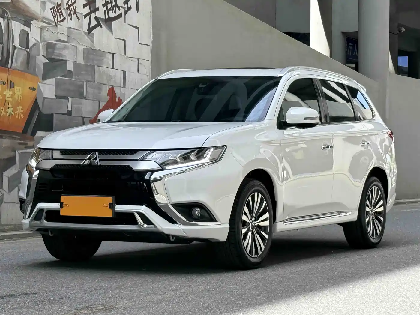 Mitsubishi Outlander 2021 2.4L 4WD Deluxe Edition 7-Seater