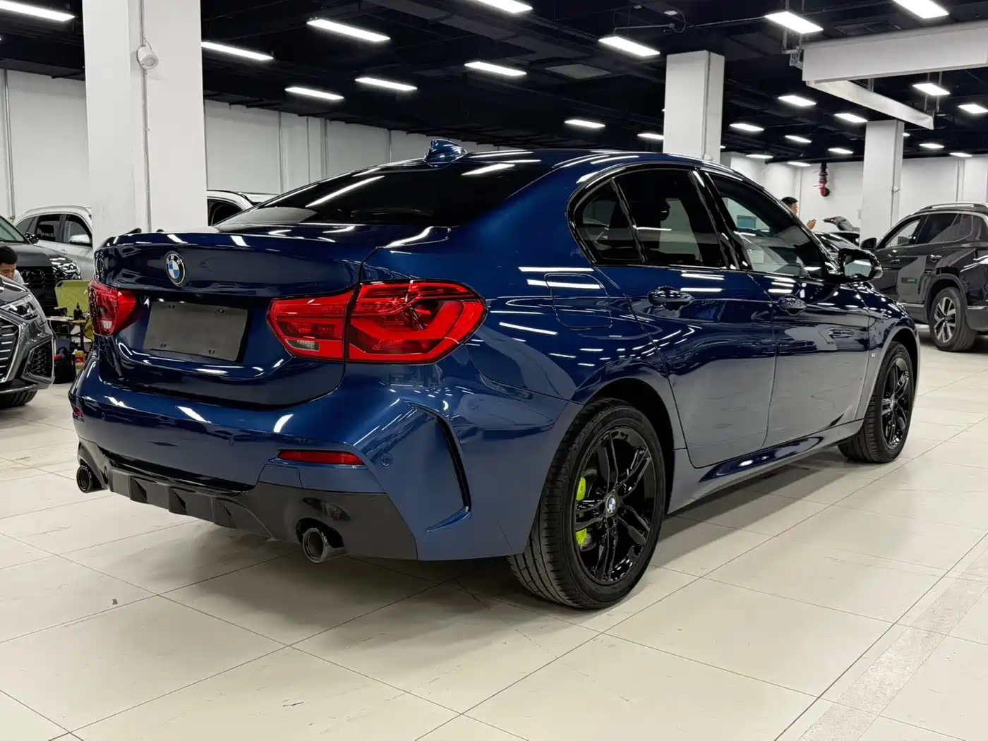 BMW 1 Series 2021 120i M Sport Shadow Edition фото 5
