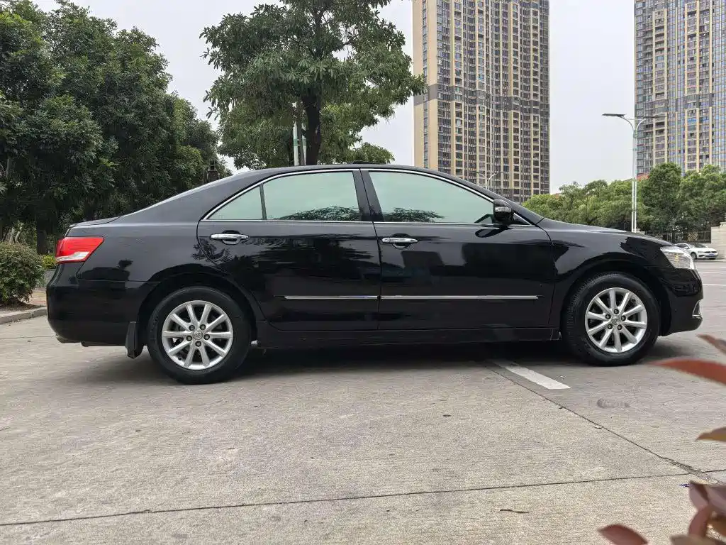 Фото 3 - Toyota Camry