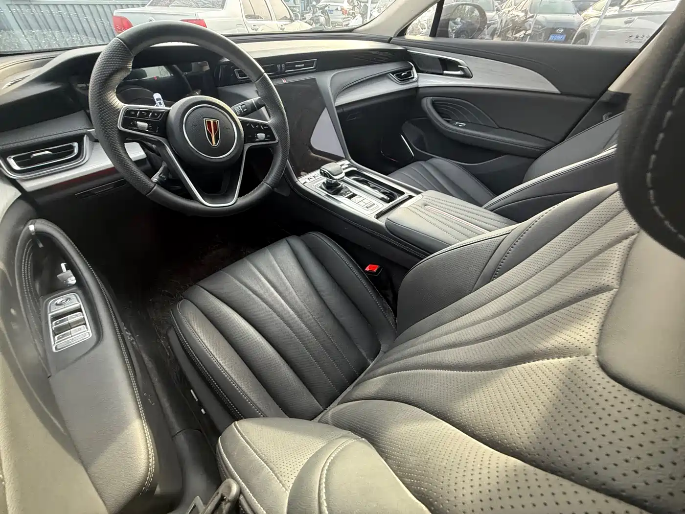 Hongqi H5 2025 2.0T Automatic Qixiang 500,000 Units Commemorative Edition фото 4