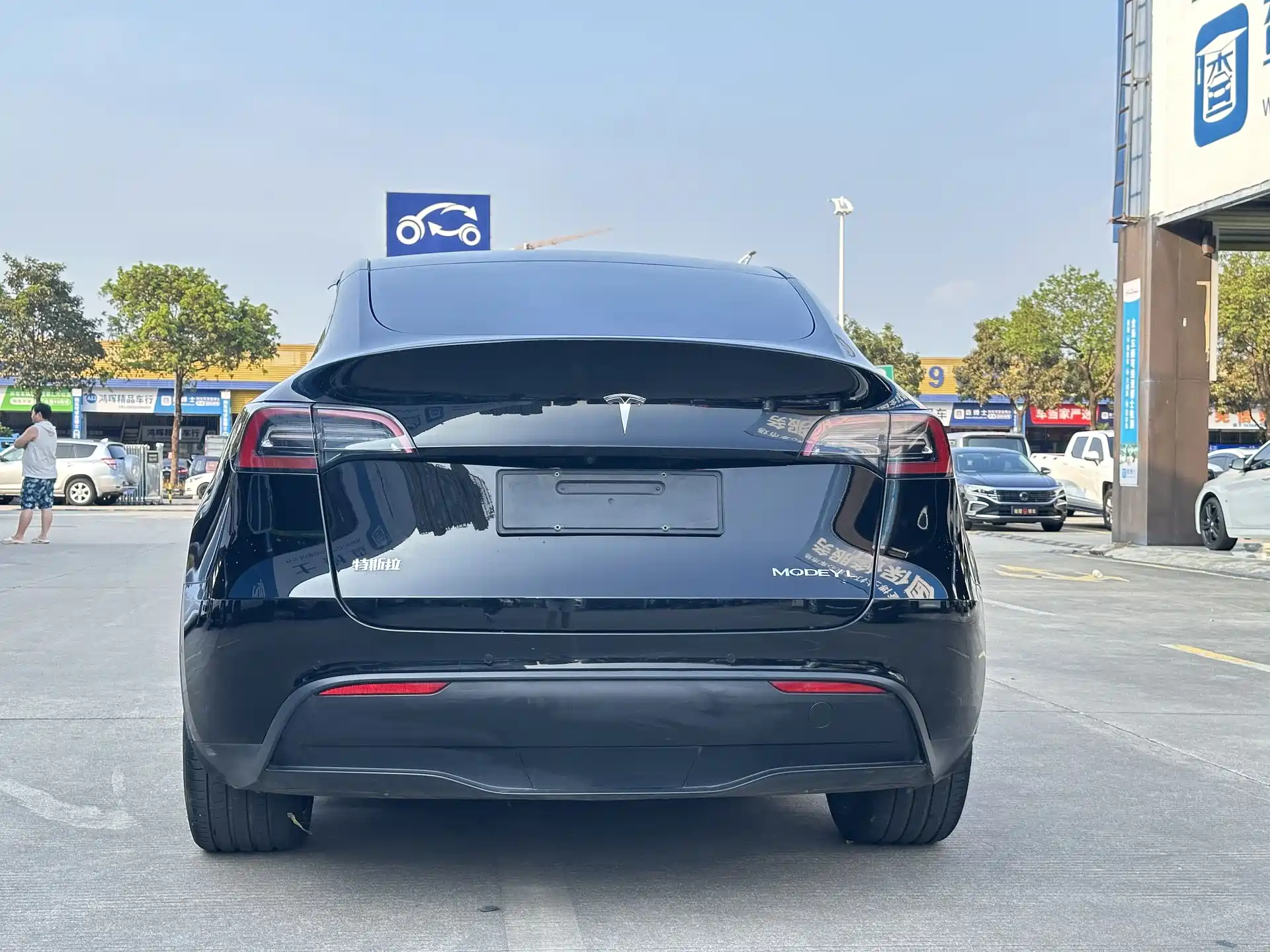 Photo 4 - Tesla Model Y