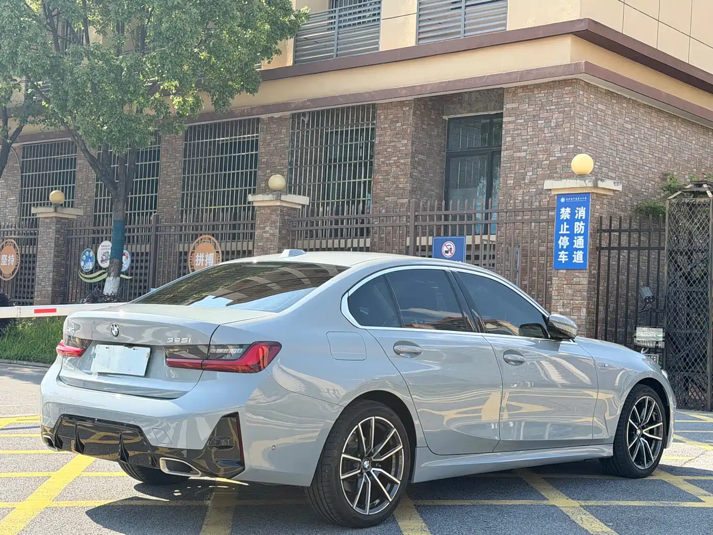 BMW 3 Series 2025 325i M Sport Package фото 14