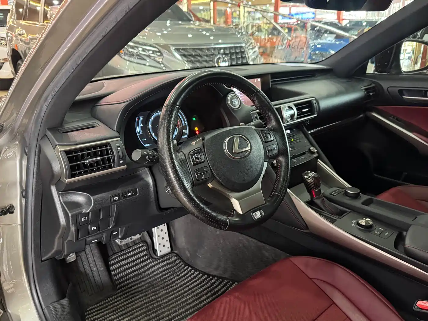 Lexus IS 2017 300 F SPORT фото 7