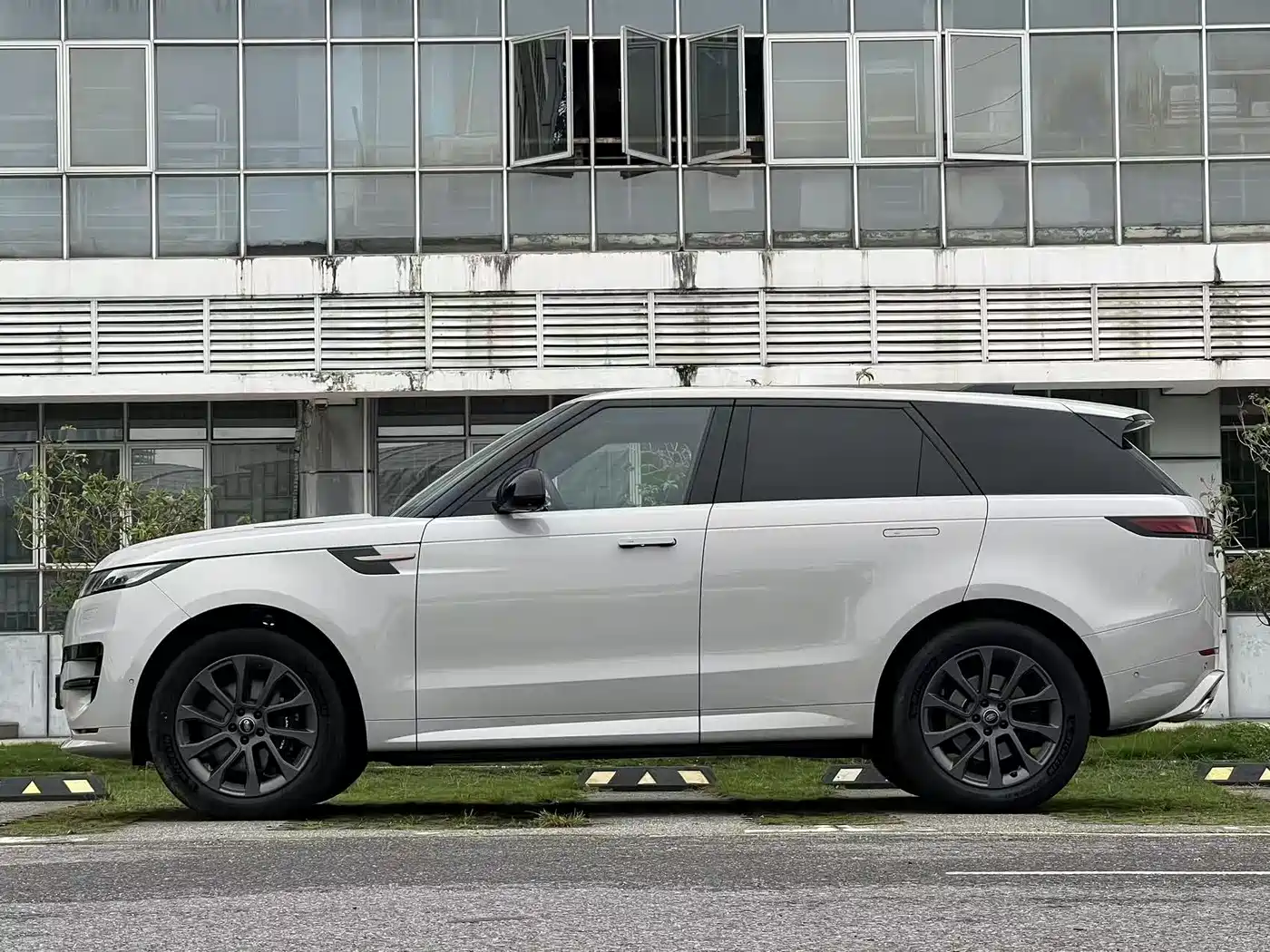 Land Rover Range Rover Sport 2023 400PS Dynamic SE фото 4
