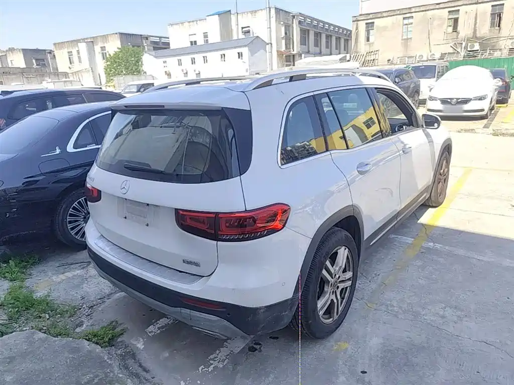 MERCEDES-BENZ GLB