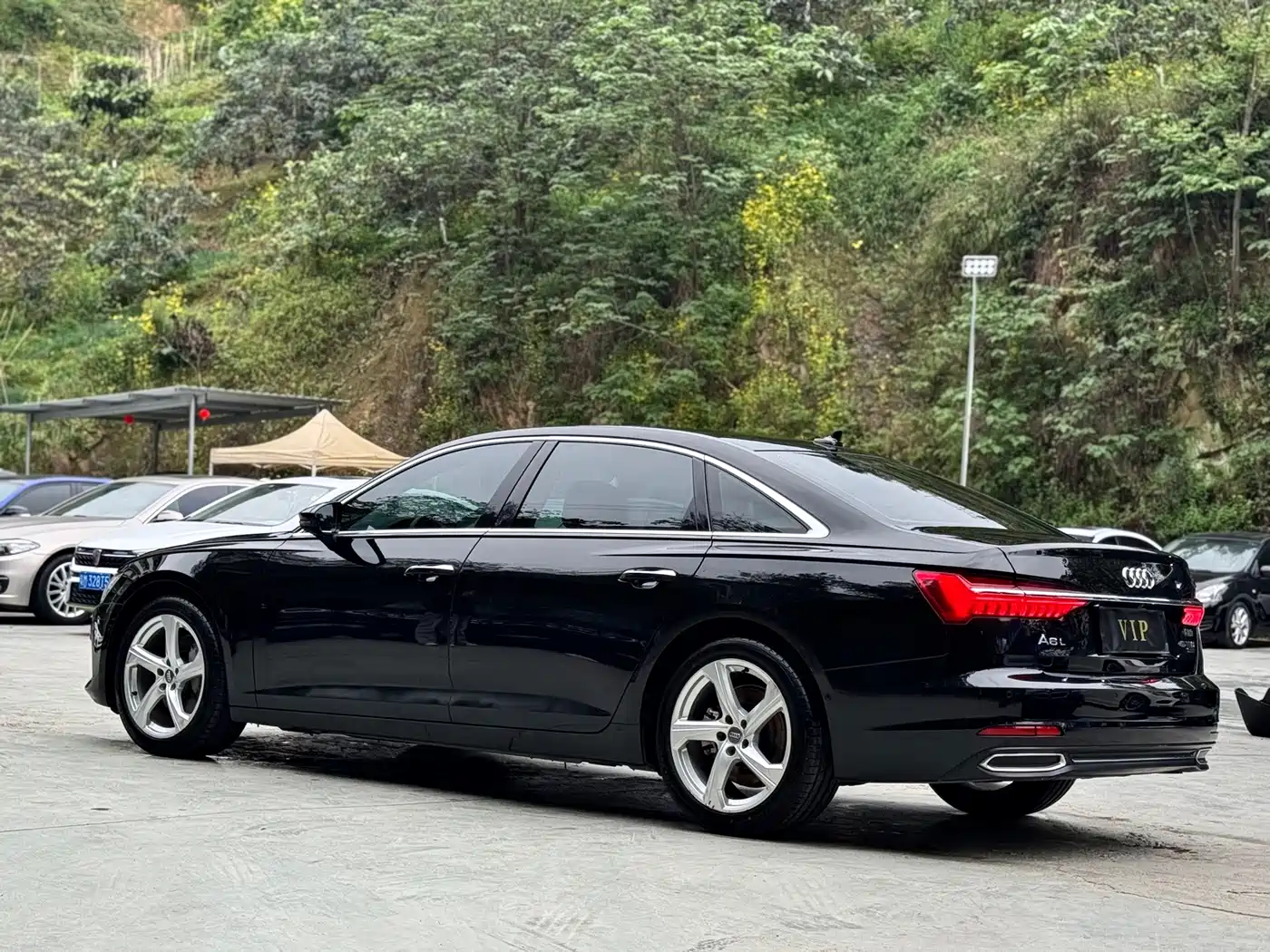 Фото 9 - Audi A6L
