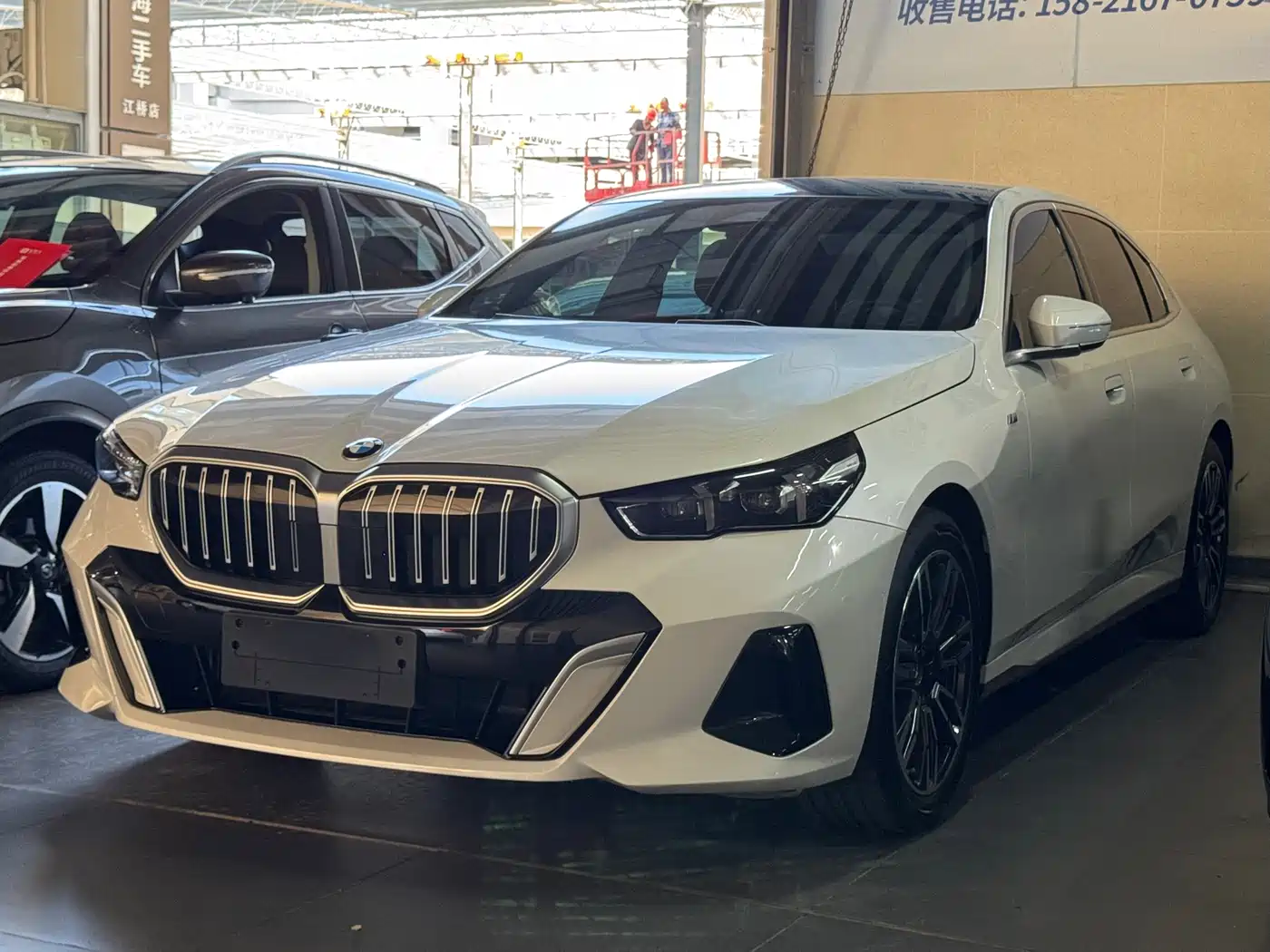 BMW 5 Series 2024 525Li M Sport Package