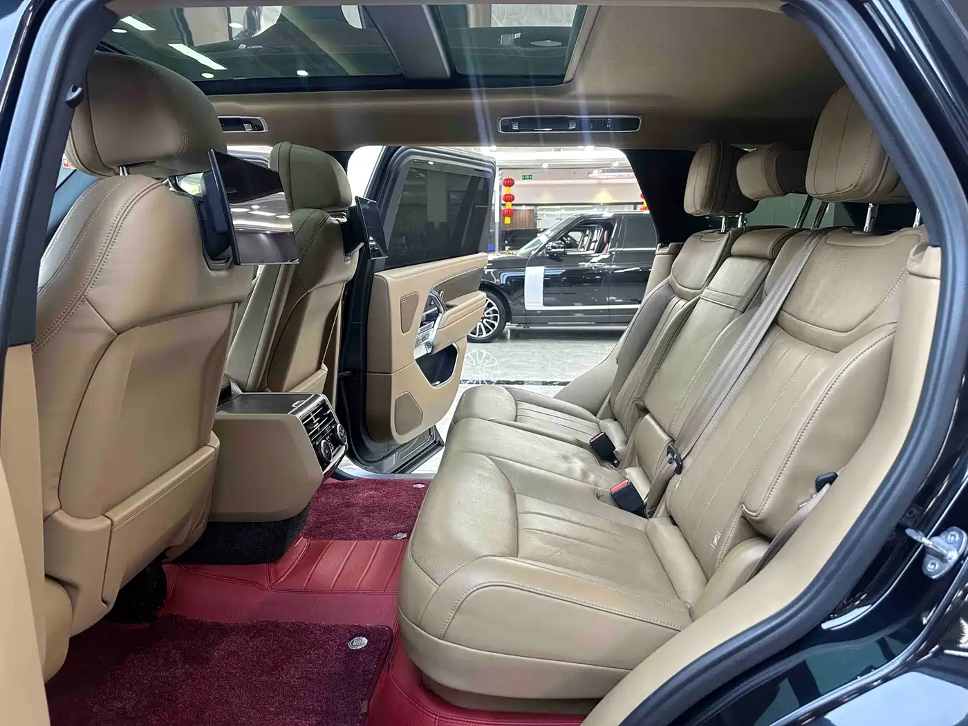 Land Rover Range Rover 2023 Facelift 3.0 L6 400PS Prosperity Extended Version фото 12