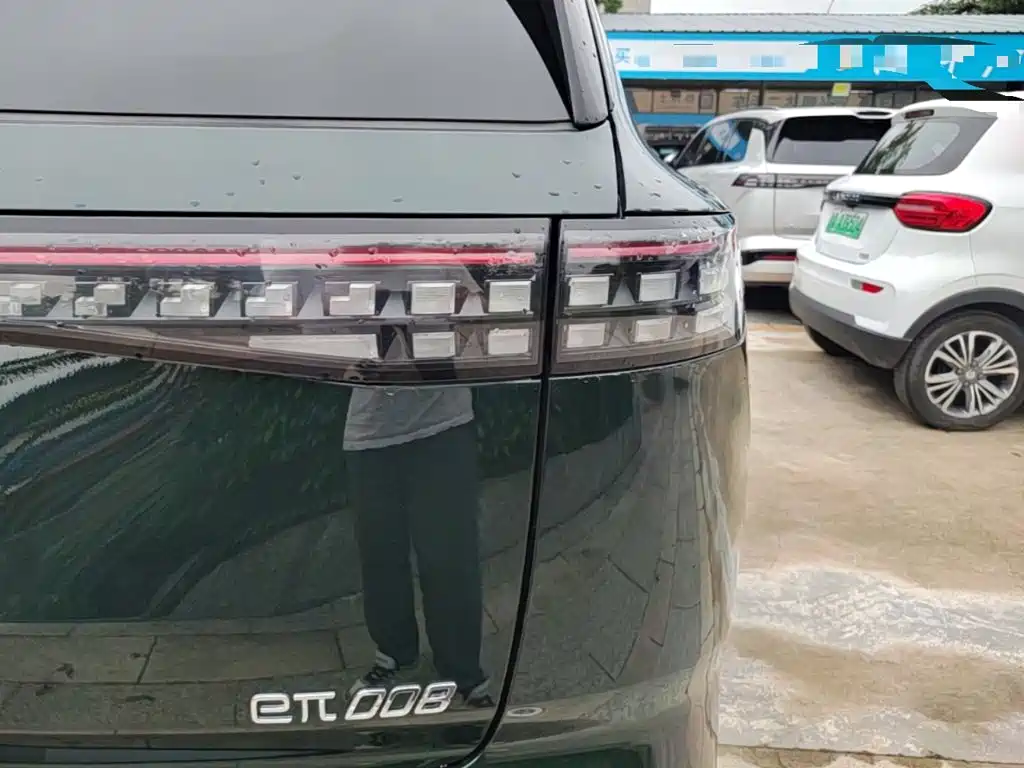 Dongfeng Yipai eπ008 2025 2026 6-seater Extended Range Family Edition