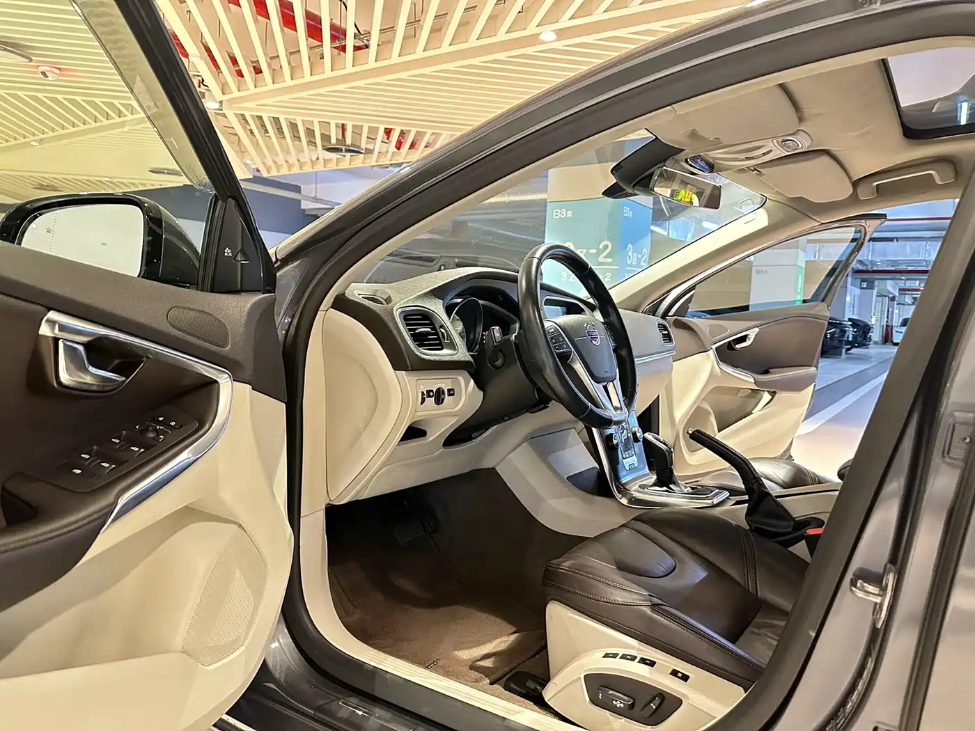 Фото 9 - Volvo V40