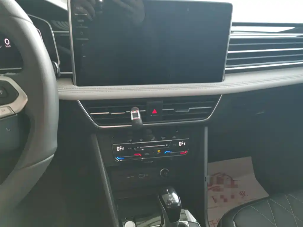 Volkswagen Tiguan L 2025 Model 300TSI Auto 2WD Dragon Edition фото 9