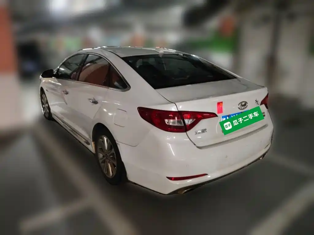 Photo 4 - Hyundai Sonata