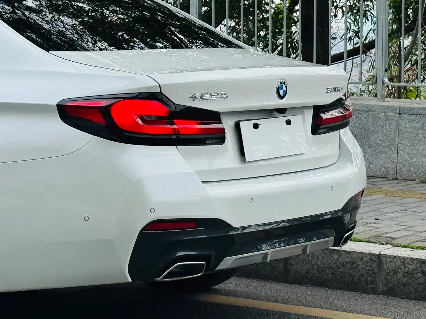 BMW 5 Series 2023 530Li Leading M Sport Package фото 36