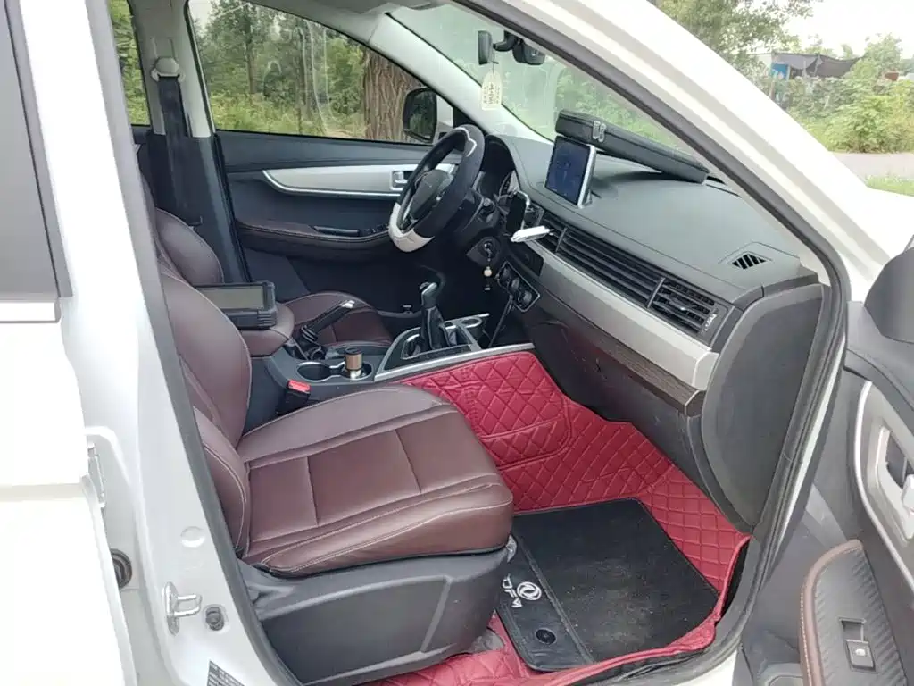 Dongfeng Fengxing Fengxing T5 2023 2023 Golden Age 1.6L Manual Dream Builder 5-Seater
