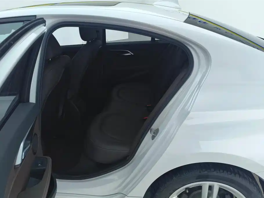 BMW 1 Series 2019 118i M Sport Package фото 11