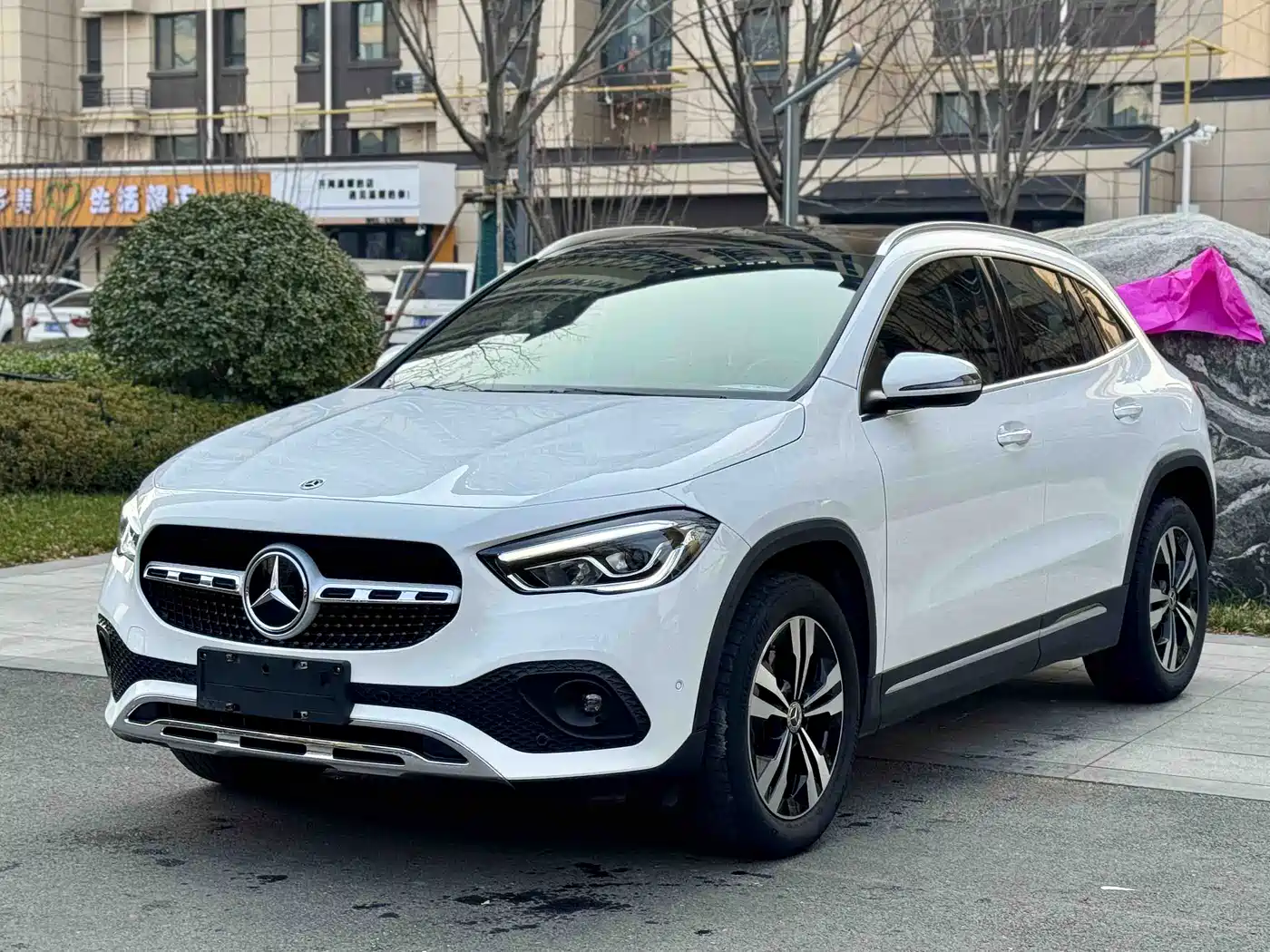 MERCEDES-BENZ GLA