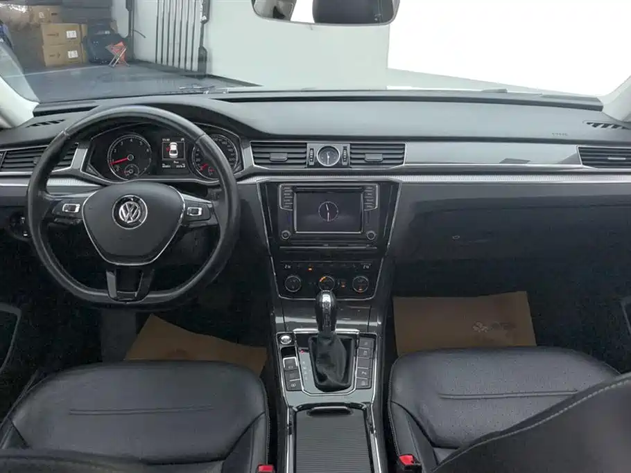 Volkswagen Passat 2017 330TSI DSG Luxury фото 12